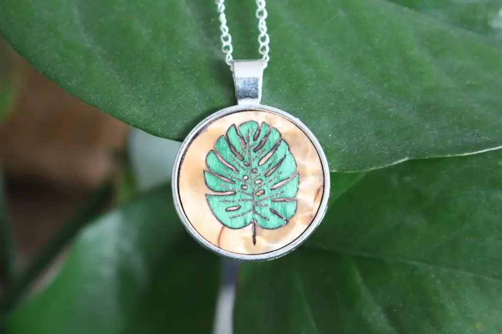 Collier "MONSTERA"